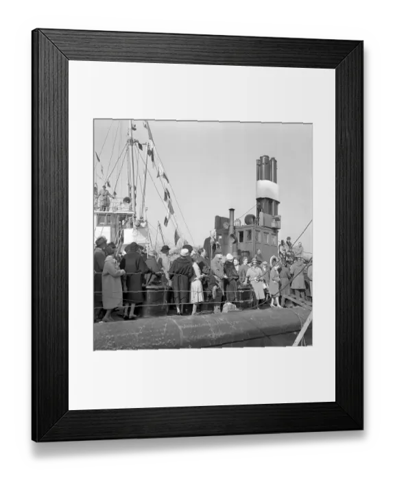 Framed Print : Vasa or Wasa is a Swedish warship built between 1626 and 1628. The ship sank after sailing roughly 1, 300 m (1, 400 yd) into her maiden voyage on 10 August 1628 Framed Print : Vasa or Wasa is a Swedish warship built between 1626 and 1628. The ship sank after sailing roughly 1, 300 m (1, 400 yd) into her maiden voyage on 10 August 1628