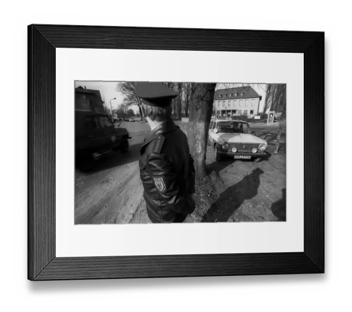 Framed Print : Germany, Muehlenbeck, 14 / 03 / 1992, police check (with Lada), Europe