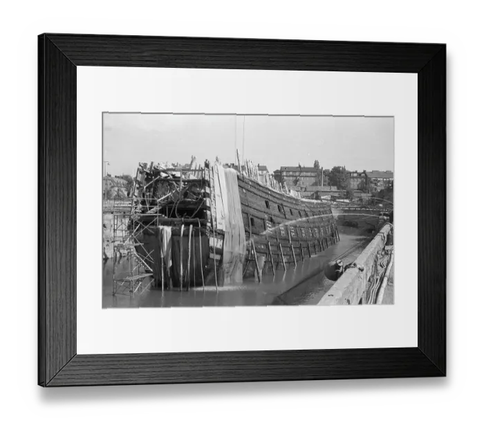 Framed Print : Vasa or Wasa is a Swedish warship built between 1626 and 1628. The ship sank after sailing roughly 1, 300 m (1, 400 yd) into her maiden voyage on 10 August 1628 Framed Print : Vasa or Wasa is a Swedish warship built between 1626 and 1628. The ship sank after sailing roughly 1, 300 m (1, 400 yd) into her maiden voyage on 10 August 1628