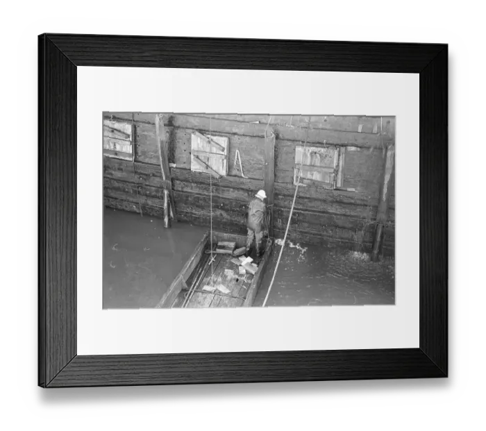 Framed Print : Vasa or Wasa is a Swedish warship built between 1626 and 1628. The ship sank after sailing roughly 1, 300 m (1, 400 yd) into her maiden voyage on 10 August 1628 Framed Print : Vasa or Wasa is a Swedish warship built between 1626 and 1628. The ship sank after sailing roughly 1, 300 m (1, 400 yd) into her maiden voyage on 10 August 1628