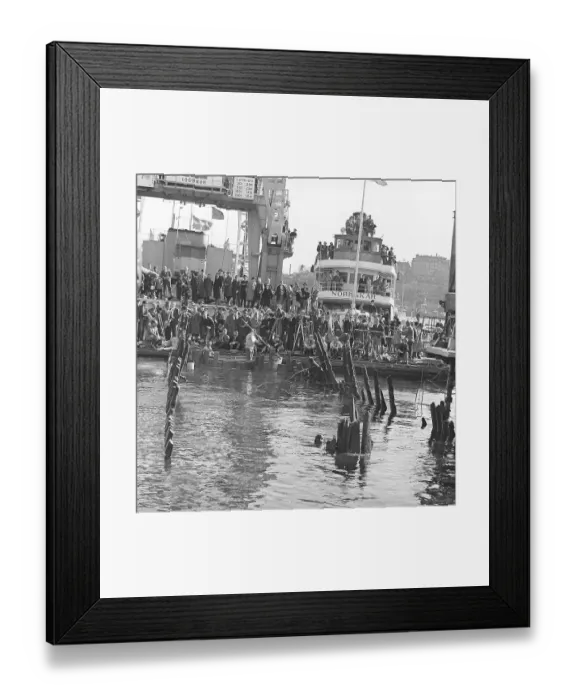 Framed Print : Vasa or Wasa is a Swedish warship built between 1626 and 1628. The ship sank after sailing roughly 1, 300 m (1, 400 yd) into her maiden voyage on 10 August 1628 Framed Print : Vasa or Wasa is a Swedish warship built between 1626 and 1628. The ship sank after sailing roughly 1, 300 m (1, 400 yd) into her maiden voyage on 10 August 1628