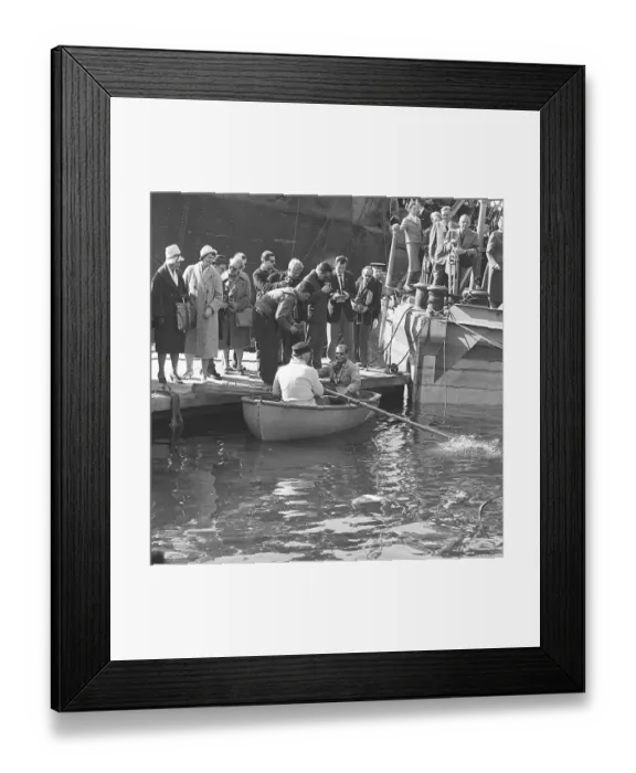Framed Print : Vasa or Wasa is a Swedish warship built between 1626 and 1628. The ship sank after sailing roughly 1, 300 m (1, 400 yd) into her maiden voyage on 10 August 1628 Framed Print : Vasa or Wasa is a Swedish warship built between 1626 and 1628. The ship sank after sailing roughly 1, 300 m (1, 400 yd) into her maiden voyage on 10 August 1628