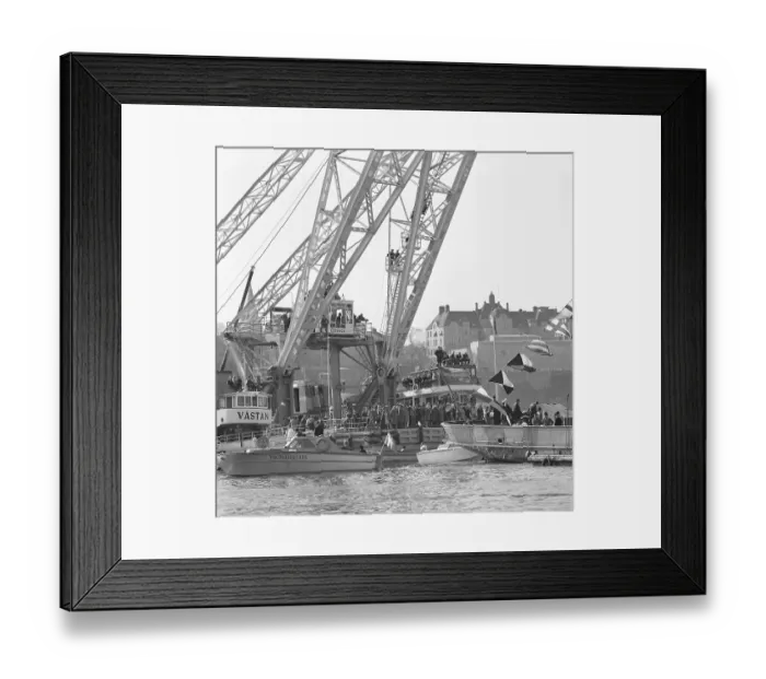 Framed Print : Vasa or Wasa is a Swedish warship built between 1626 and 1628. The ship sank after sailing roughly 1, 300 m (1, 400 yd) into her maiden voyage on 10 August 1628 Framed Print : Vasa or Wasa is a Swedish warship built between 1626 and 1628. The ship sank after sailing roughly 1, 300 m (1, 400 yd) into her maiden voyage on 10 August 1628