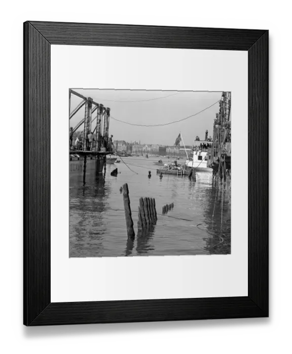 Framed Print : Vasa or Wasa is a Swedish warship built between 1626 and 1628. The ship sank after sailing roughly 1, 300 m (1, 400 yd) into her maiden voyage on 10 August 1628 Framed Print : Vasa or Wasa is a Swedish warship built between 1626 and 1628. The ship sank after sailing roughly 1, 300 m (1, 400 yd) into her maiden voyage on 10 August 1628