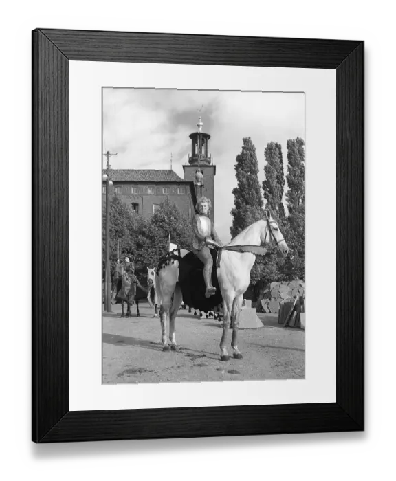 Framed Print : In the 1940s. The american movie Jeanne d'Arc is being promoted for it's premiere screening