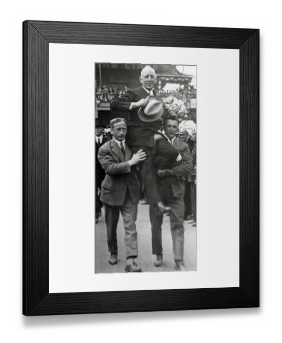 Framed Print : Roald Amundsen. Norwegian polar explorer. 1872-1928. Pictured returning to norwegian capitol Oslo on july 15 2916 after succefully flown the airship Norge to the North Pole Framed Print : Roald Amundsen. Norwegian polar explorer. 1872-1928. Pictured returning to norwegian capitol Oslo on july 15 2916 after succefully flown the airship Norge to the North Pole