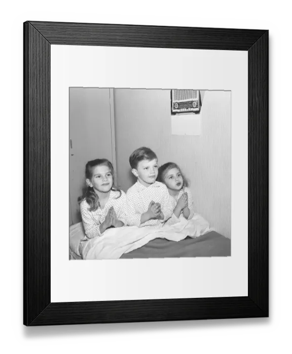 Framed Print : In the 1950s. Three children in bed at bedtime saying their evening prayers together. Sweden 1959. Kristoffersson ref CL23-9 Framed Print : In the 1950s. Three children in bed at bedtime saying their evening prayers together. Sweden 1959. Kristoffersson ref CL23-9