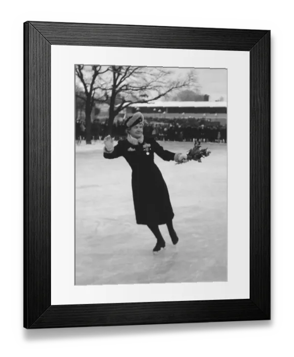 Framed Print : Figure skating in the 1940s. Figure skating champion of 1907