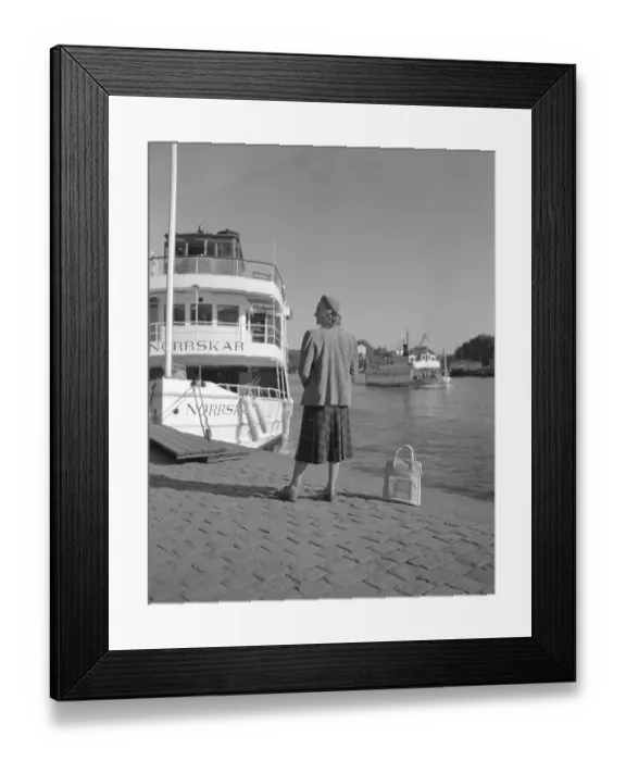Framed Print : Women's fashion in the 1940s Framed Print : Women's fashion in the 1940s