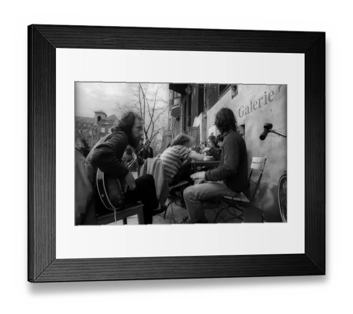 Framed Print : Germany, Berlin, 25.04.1992, Musician in front of Cafe Assel