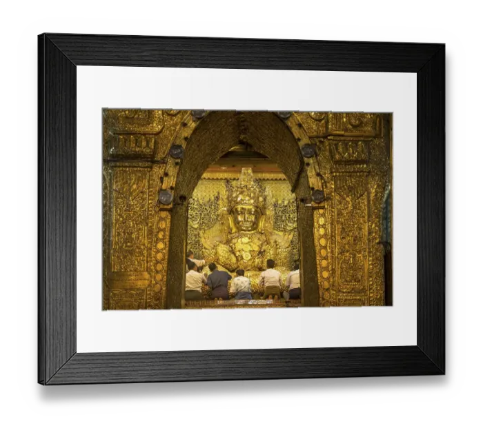 Framed Print : Saint golden Buddha in Mahamuni Pagoda