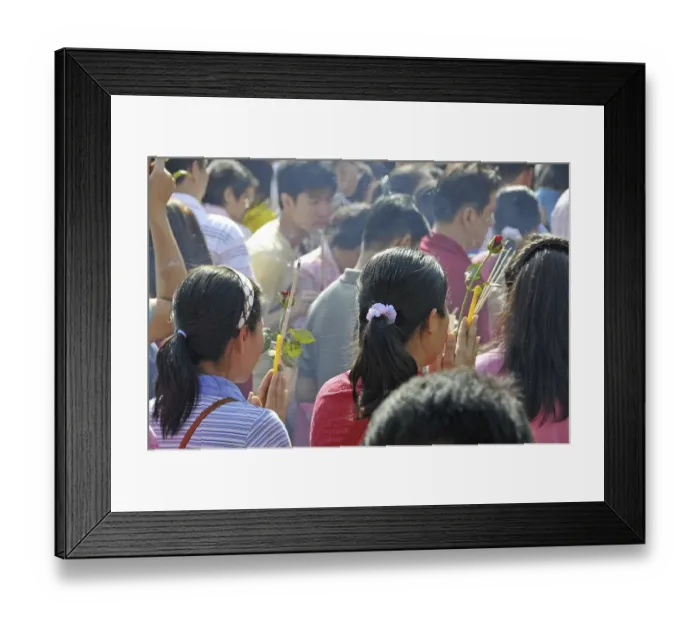 Framed Print : Prayers in front of the Wat Phra Kaeo Grand Palace (Temple of the Emerald Buddha)