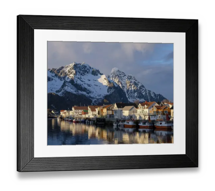 Framed Print : View of Henningsvaer in the evening light