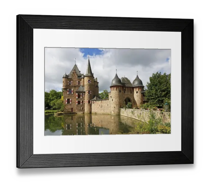 Framed Print : Satzvey Castle, medieval moated castle Framed Print : Satzvey Castle, medieval moated castle