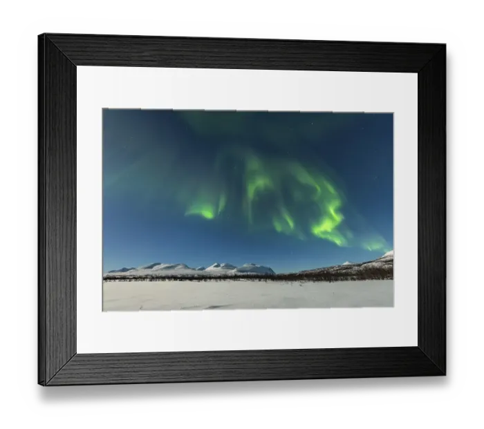 Framed Print : Northern Lights (Aurora Borealis) over snowy mountains Framed Print : Northern Lights (Aurora Borealis) over snowy mountains