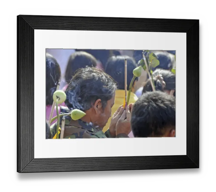 Framed Print : Prayers in front of the Wat Phra Kaeo Grand Palace (Temple of the Emerald Buddha)