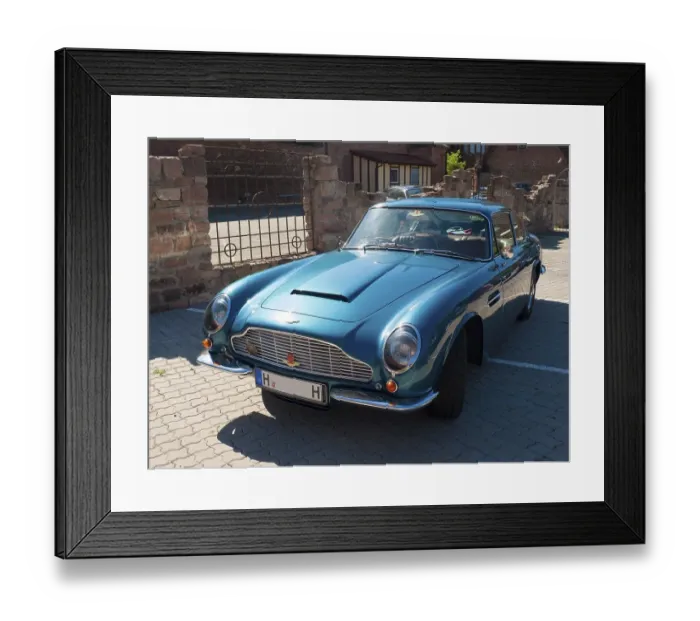 Framed Print : Aston Martin DB6 MKII Saloon, built in 1969-1970