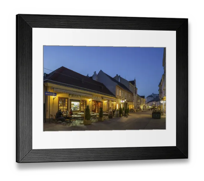 Framed Print : Maut Wirtshaus tavern in the Empress Elizabeth Street Framed Print : Maut Wirtshaus tavern in the Empress Elizabeth Street