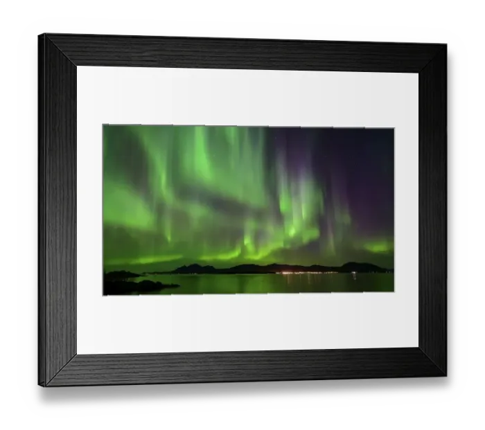 Framed Print : Northern Lights on the coast (Aurora borealis) Framed Print : Northern Lights on the coast (Aurora borealis)
