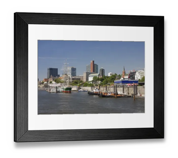 Framed Print : Hamburg's harbor at the St. Pauli Landungsbruecken landing bridges