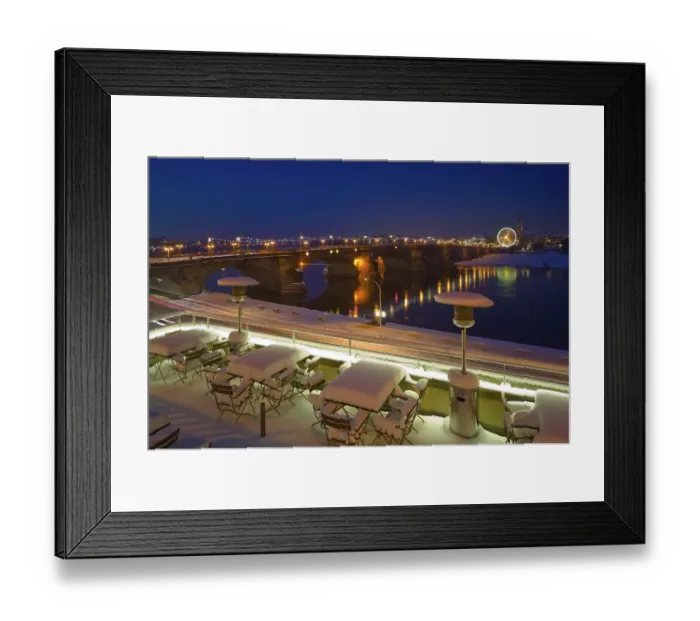 Framed Print : Cafe on Bruehl's Terrace, overlooking the Elbe river and the Augustus Bridge