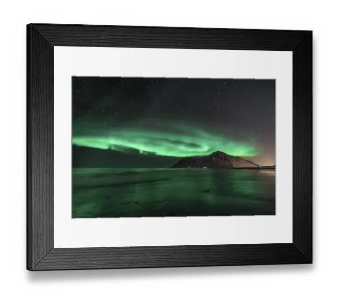 Framed Print : Northern Lights (Aurora Borealis) with starry sky at the beach