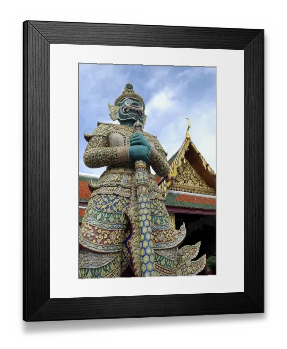 Framed Print : Giant Demon guarding Bangkok's Wat Pra Kaeo Tempel