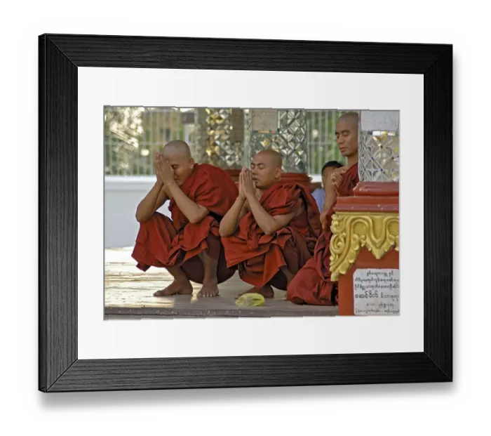 Framed Print : Monks at Shwedagonpagoda, Yangoon