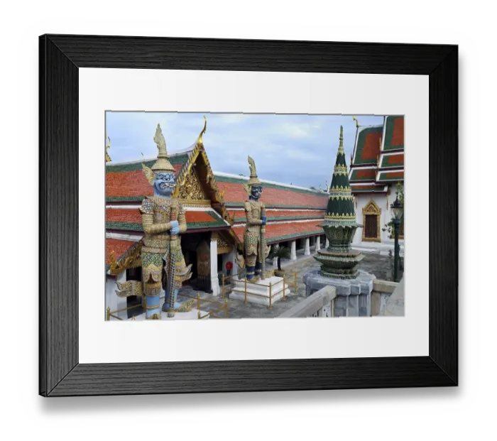 Framed Print : Giant Demons guarding Bangkok's Wat Pra Kaeo Tempel