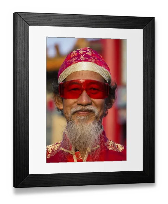 Framed Print : Portrait, old chinese man with red glasses Framed Print : Portrait, old chinese man with red glasses