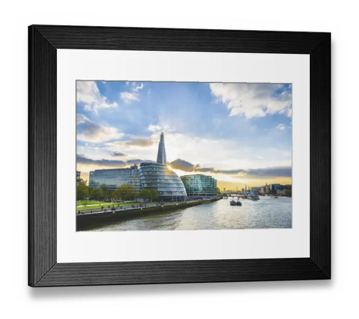 Framed Print : Promenade on the Thames, Potters Fields Park