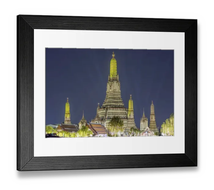 Framed Print : Festive lighting on New Year's Eve at Wat Arun