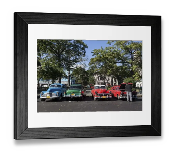 Framed Print : Vintage cars, Parque de la Fraternidad Americana