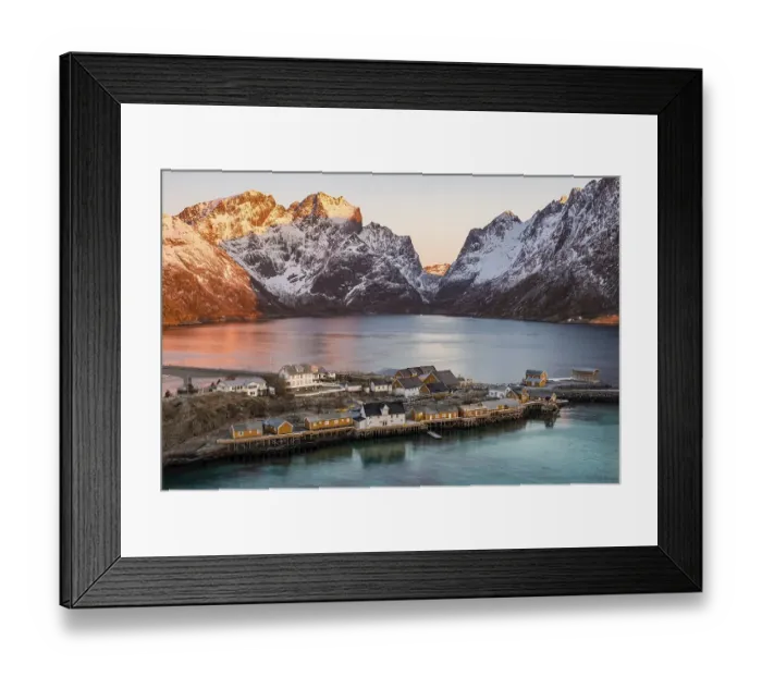 Framed Print : Rorbuer fishermen's huts on the island