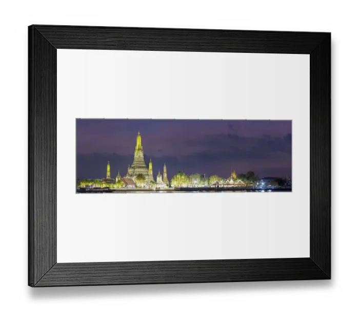Framed Print : Festive lighting on New Year's Eve at Wat Arun