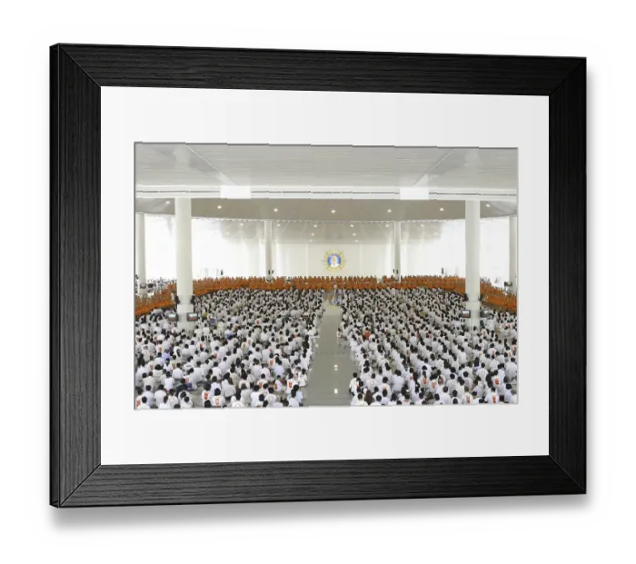Framed Print : Dining hall in the Wat Phra Dhammakaya temple
