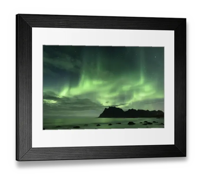 Framed Print : Northern lights at Uttakleiv Beach