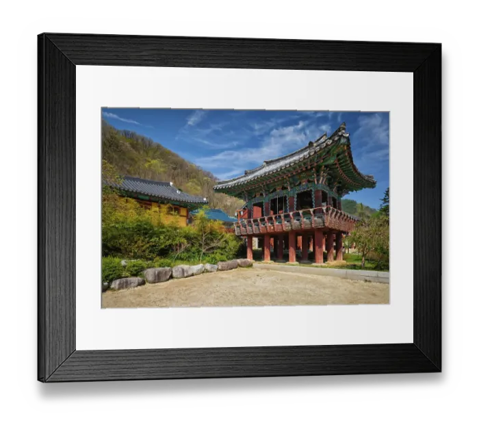 Framed Print : Sinheungsa Buddhist temple in Seoraksan National Park