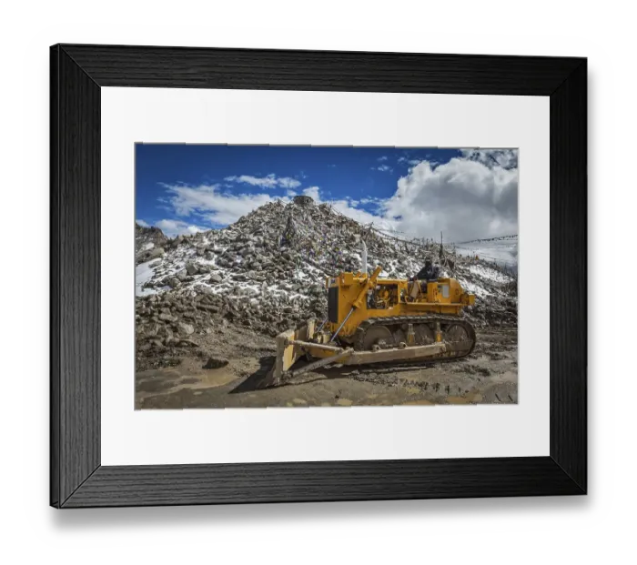 Framed Print : KHARDUNG LA PASS, INDIA, SEPTEMBER 12
