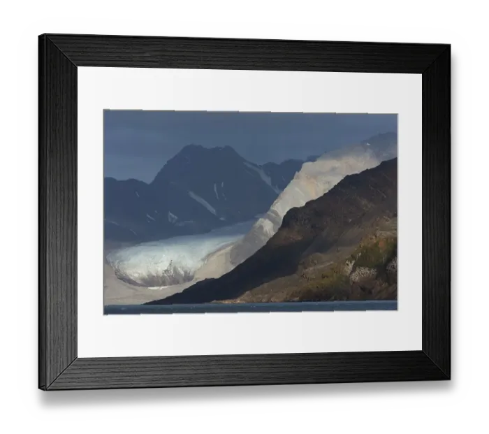 Framed Print : Kongsbreen Glaciersurrounded by mountains Framed Print : Kongsbreen Glaciersurrounded by mountains