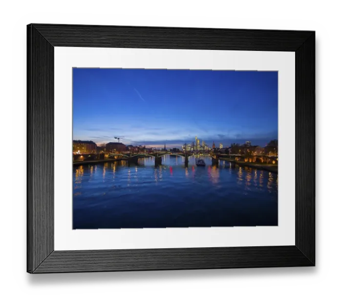 Framed Print : Ignatz-Bubis-Bruecke bridge, behind the skyline of Frankfurt
