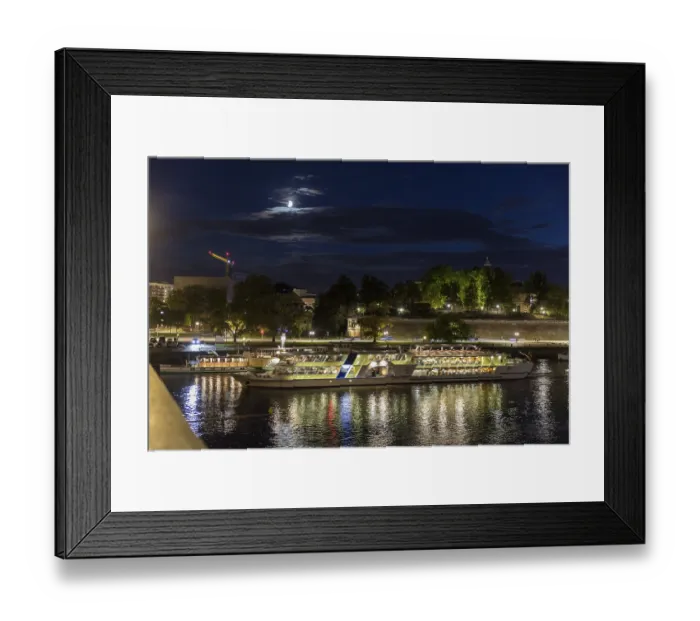 Framed Print : City view with Elbe in the evening Framed Print : City view with Elbe in the evening