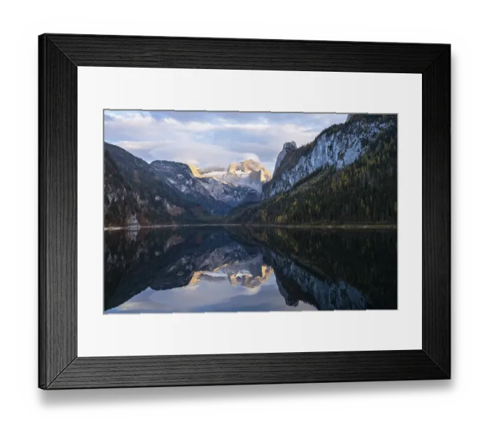 Framed Print : The Vordere Gosausee lake in autumn with a view of the Dachstein mountain range