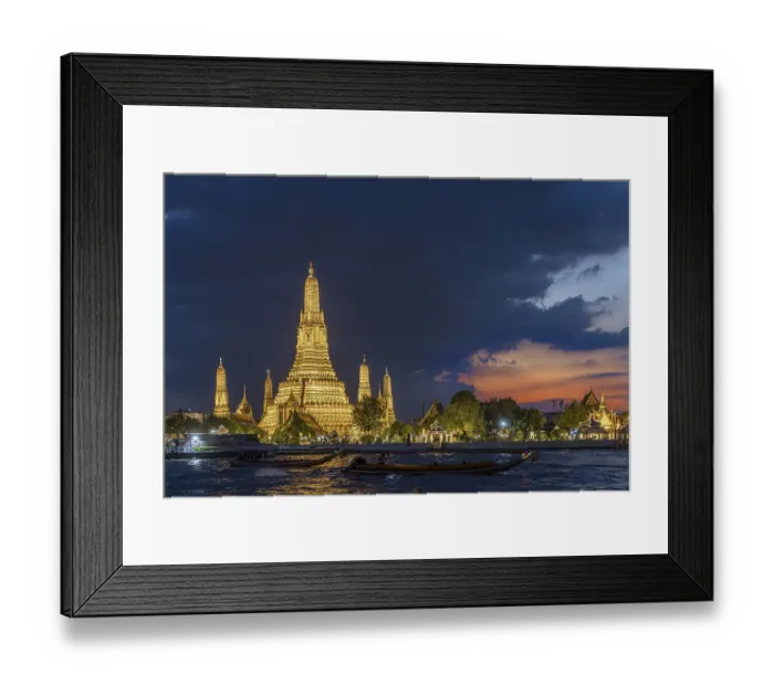 Framed Print : Wat Arun, Temple of Dawn at sunset with dark clouds Framed Print : Wat Arun, Temple of Dawn at sunset with dark clouds