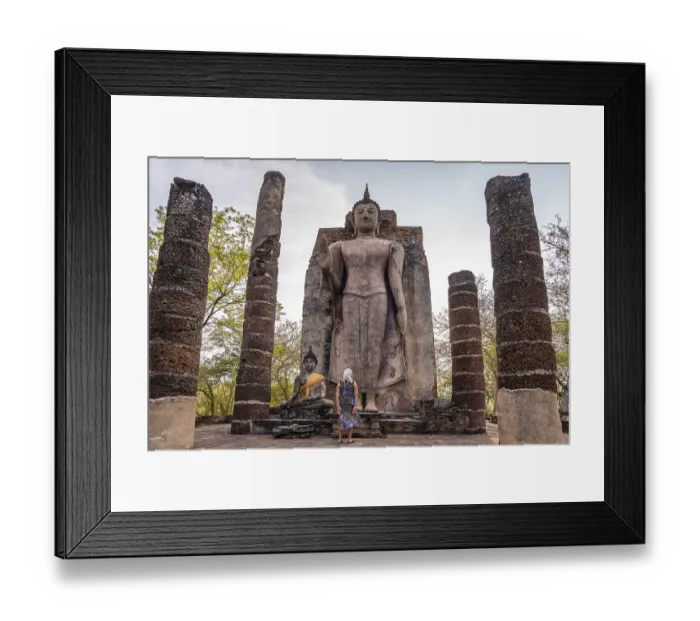 Framed Print : Tourist in front of the giant standing Buddha in the temple Wat Saphan Hin