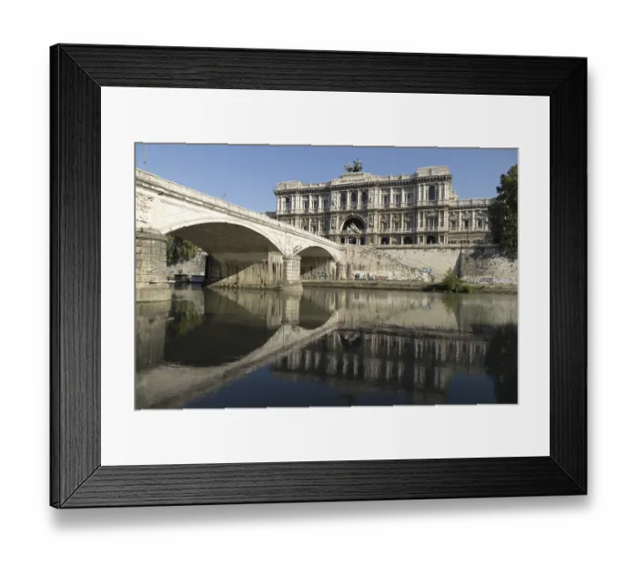 Framed Print : Ponte Umberto Tiber Bridge, Palazzo di Giustizia