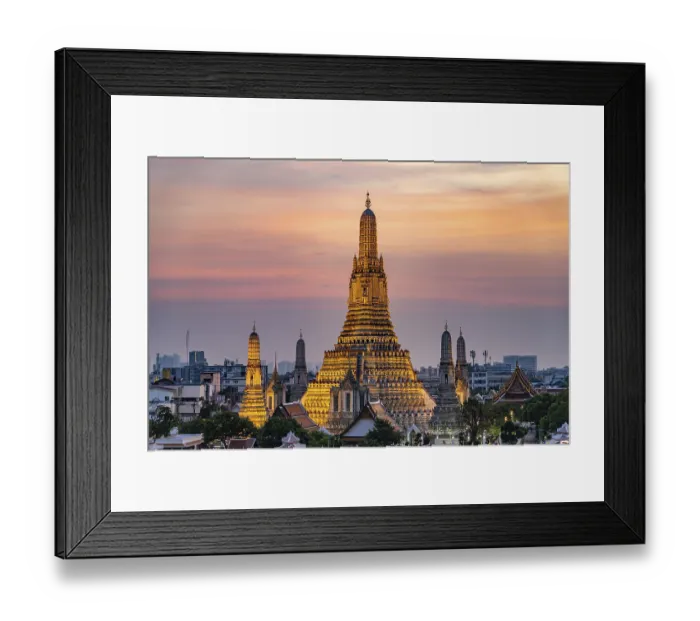 Framed Print : The Buddhist temple Wat Arun or Temple of Dawn and the Chao-Phraya River at dusk Framed Print : The Buddhist temple Wat Arun or Temple of Dawn and the Chao-Phraya River at dusk
