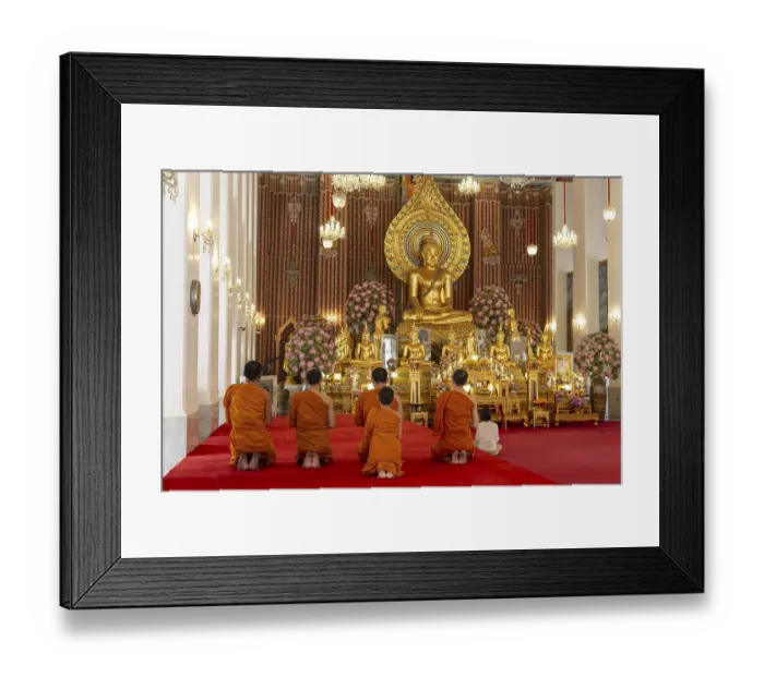 Framed Print : Puja at Wat Chana Songkhram, Bangkok