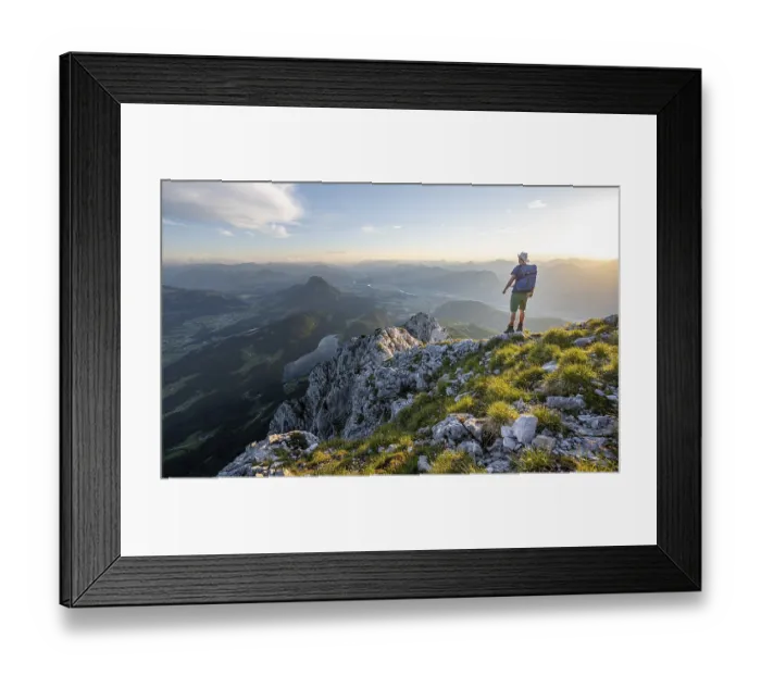 Framed Print : Mountaineers at the summit of the Scheffauer in the atmospheric evening light