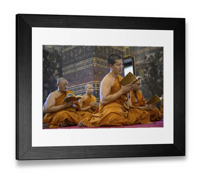 Framed Print : Buddhist monks at prayer, Wat Pho